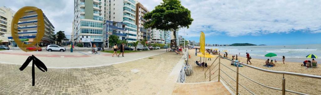 Suite Mar 210 - Economica E Compacta - Praia Do Morro - Predio Frente Mar Com Elevador, Atravessou A Avenida, Ja Esta Na Praia - Garagem - Internet グアラパリー エクステリア 写真