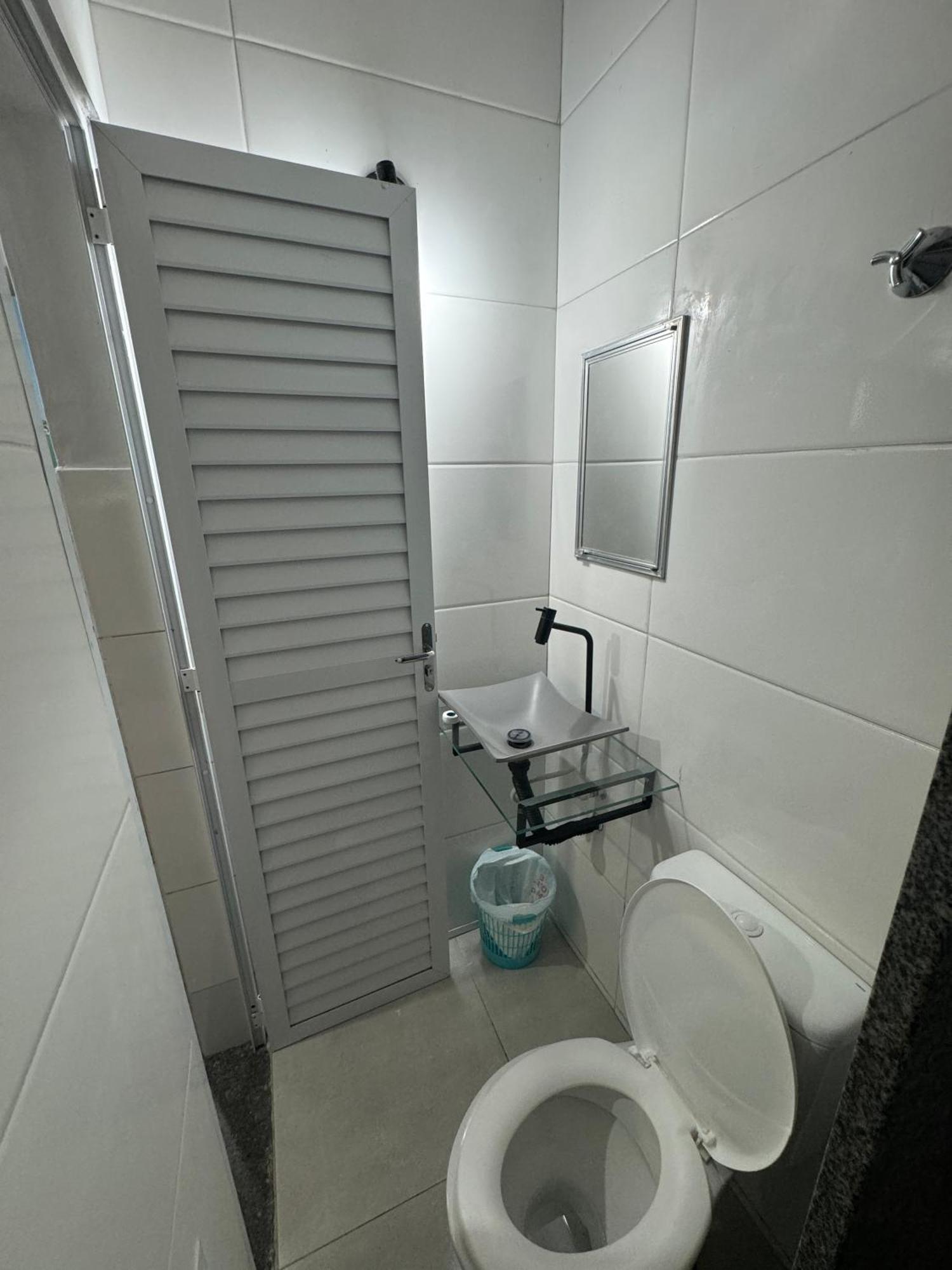 Suite Mar 210 - Economica E Compacta - Praia Do Morro - Predio Frente Mar Com Elevador, Atravessou A Avenida, Ja Esta Na Praia - Garagem - Internet グアラパリー エクステリア 写真